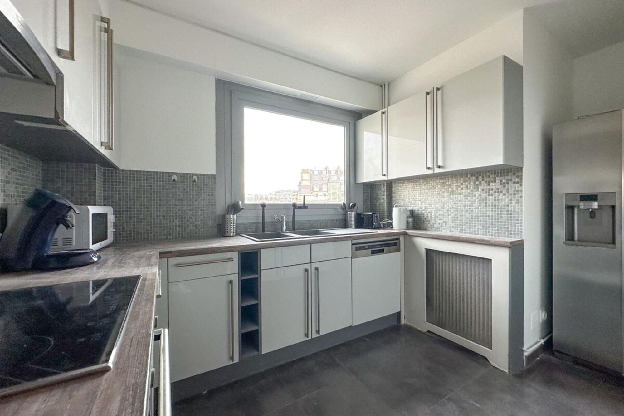 Beautiful Private In A Parisian Shared - Flexliving